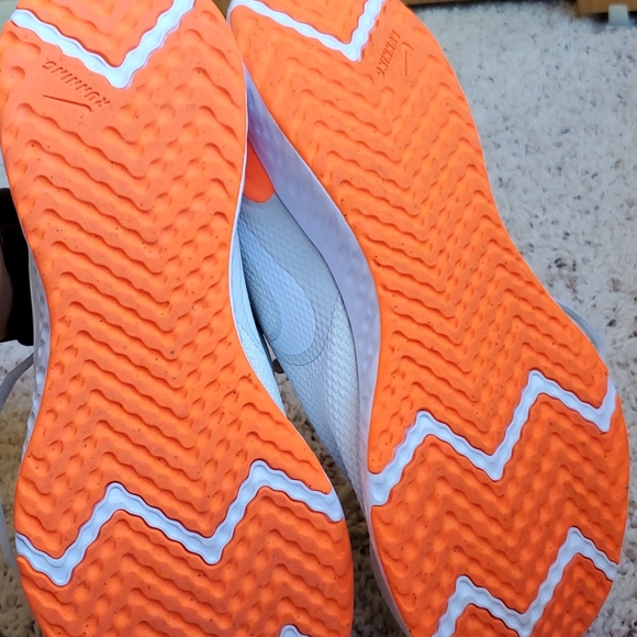 Nike Revolution Running Shoe - Picture 3 of 4